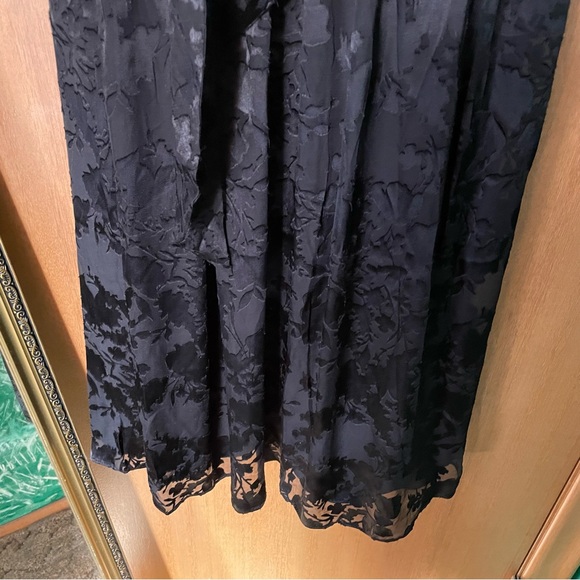 NWT WHBM Sleeveless Deep V-Neck Burnout Midi Dress - Picture 2 of 9